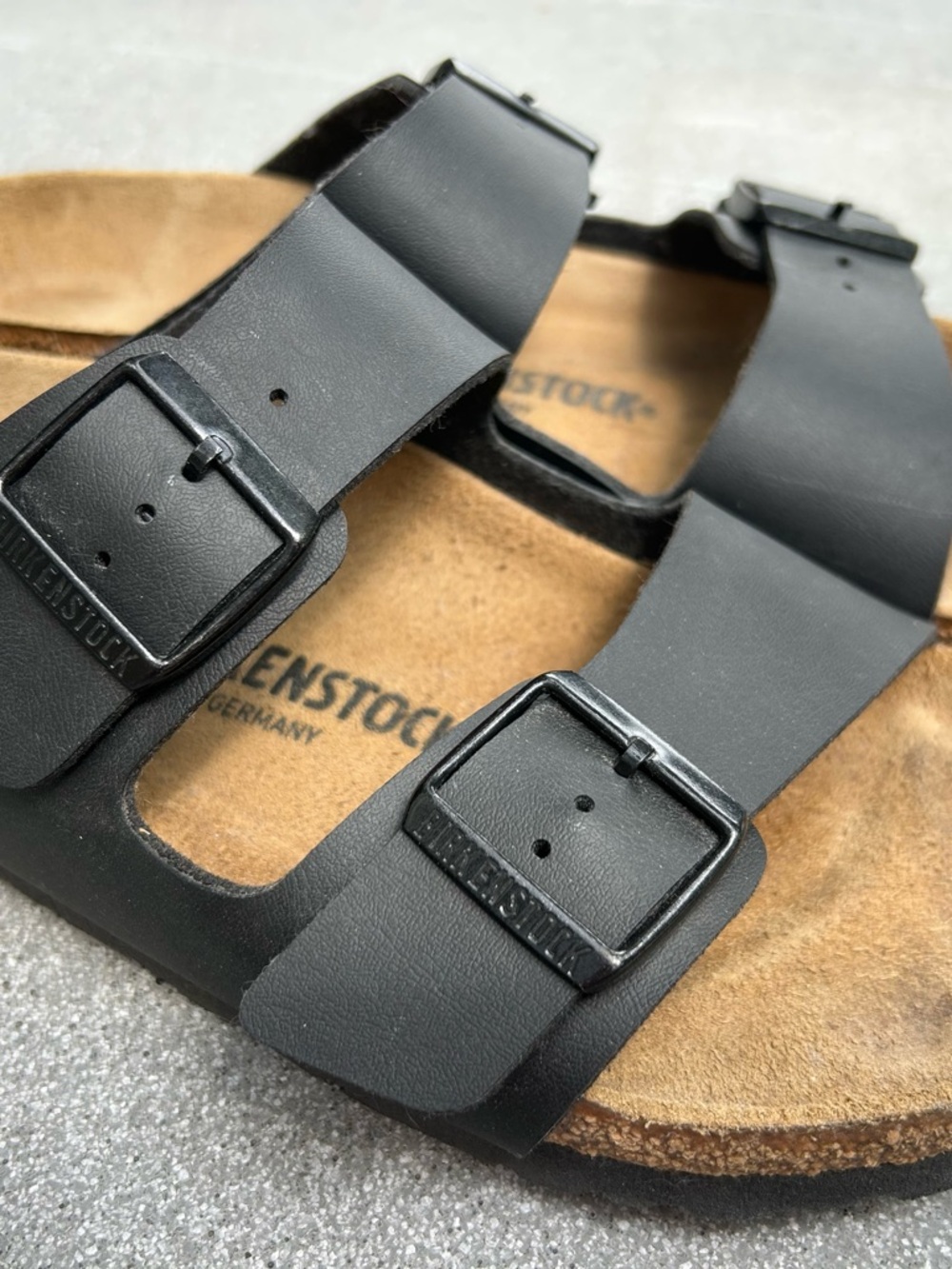 Like New Black Birkenstock Arizona Leather Sandals Unisex - Free Shipping - Picture 2 of 6